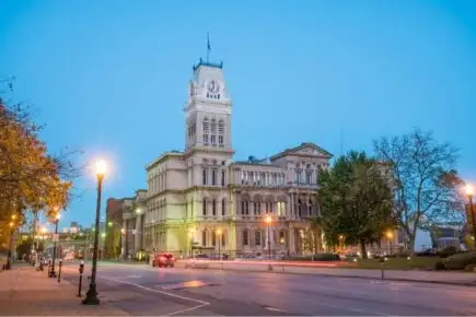 Πού να μείνετε σε: Louisville KY
