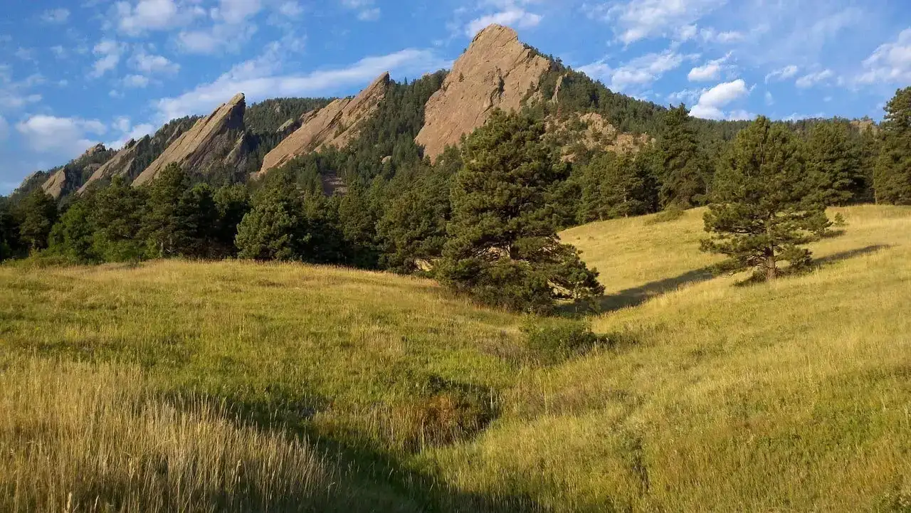 Fers à repasser boulder ciel bleu