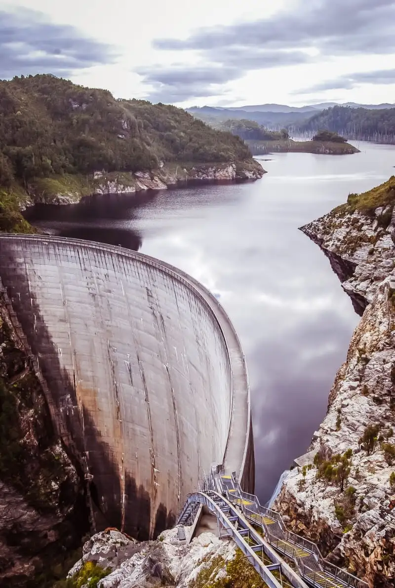 Gordon Dam près de Strathgordon – une destination plus insolite en Tasmanie