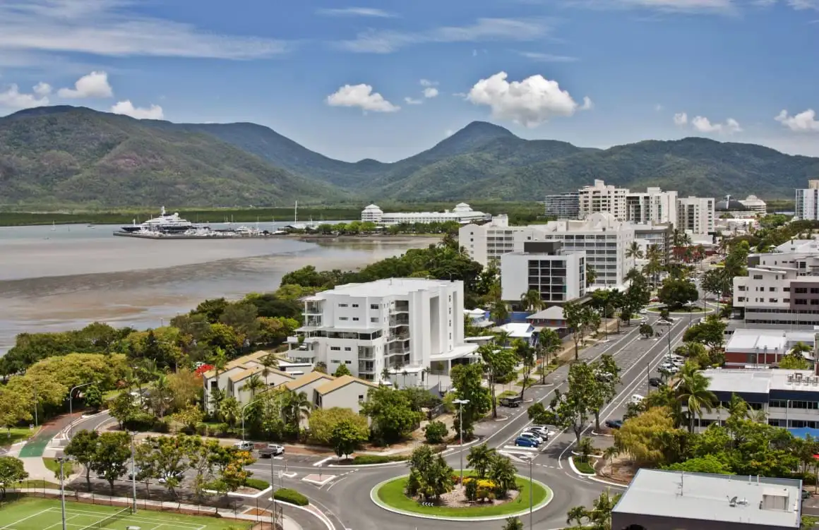 Pogled na tropski grad Cairns