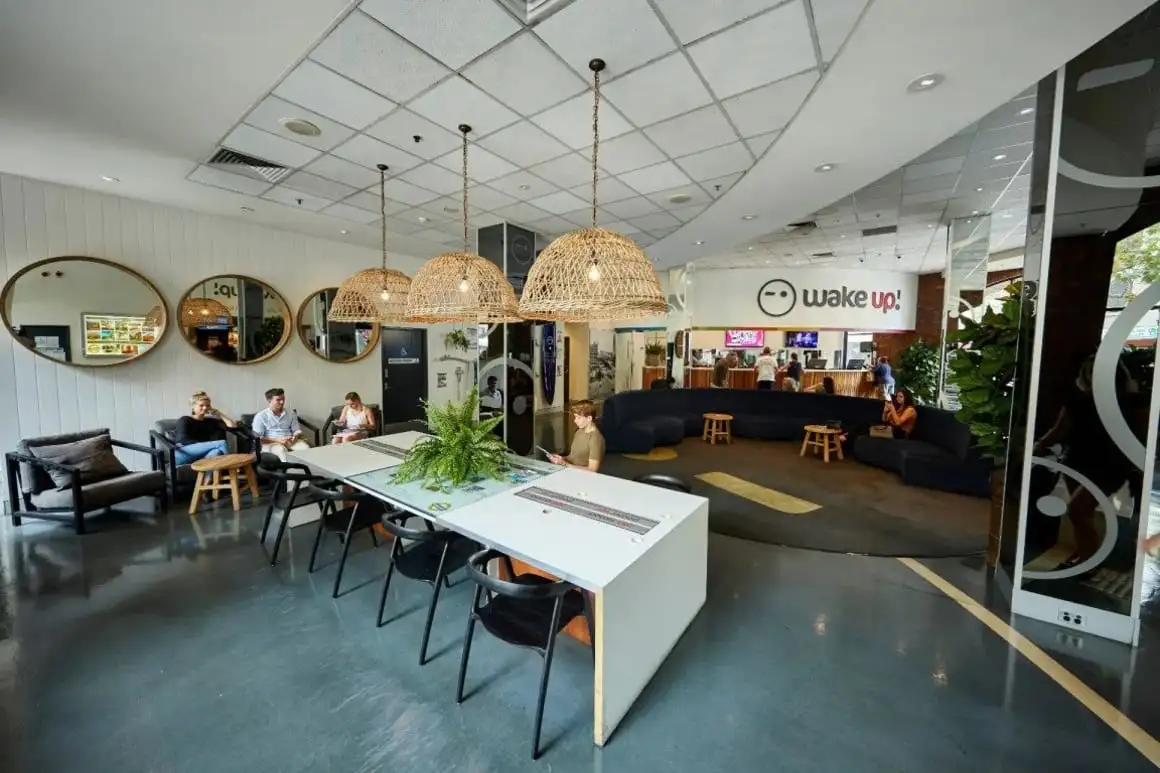 Vzbudit! Společenská místnost Sydney Central.