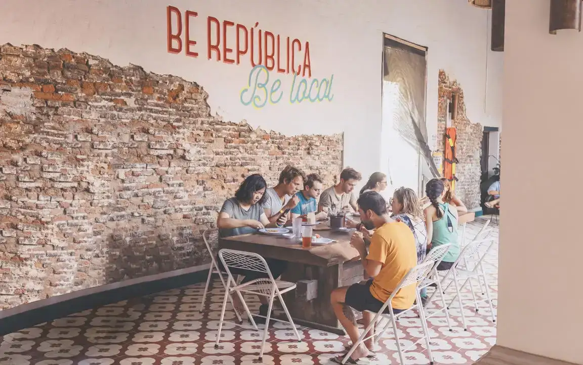 サンタ マルタで人気のホステル Aluna Casa y Cafe