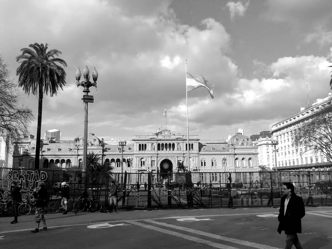 La Plaza de Mayo à Buenos Aires est le lieu où les gens manifestent devant le siège du gouvernement.