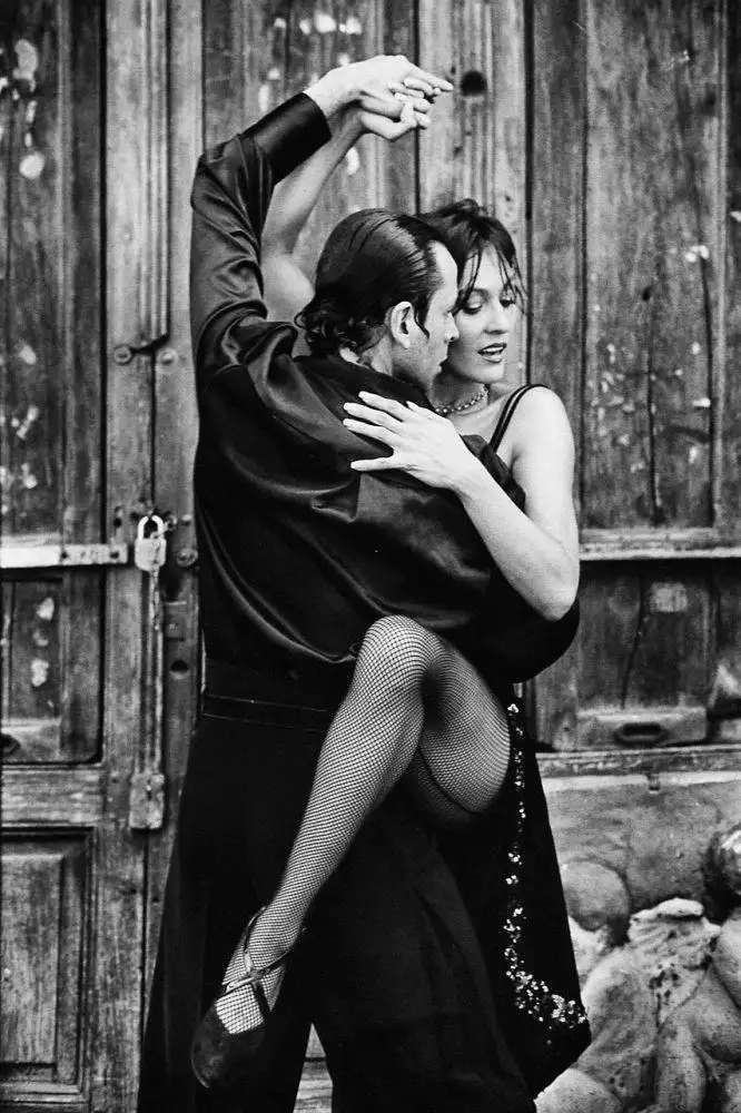 danseurs de tango embrassant l'Argentine