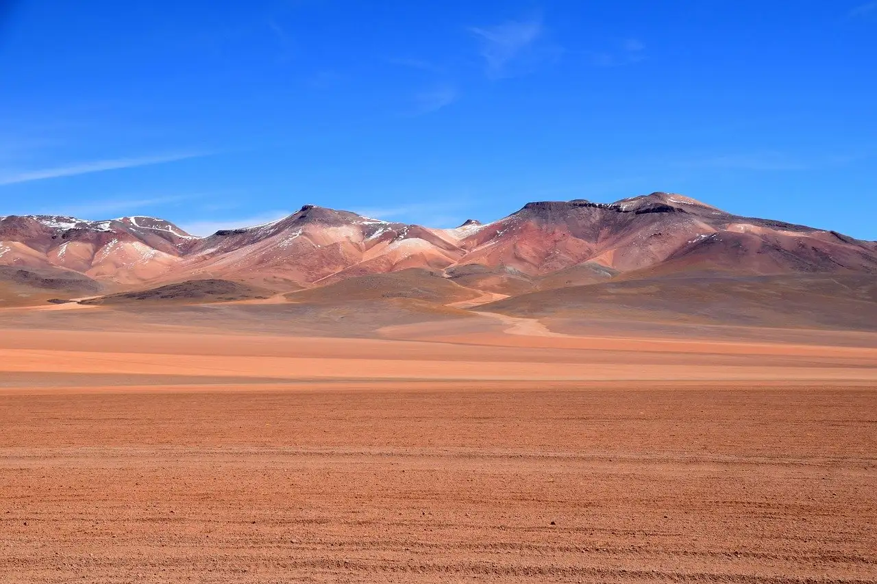 Avion bolivien, désert mais magnifique.
