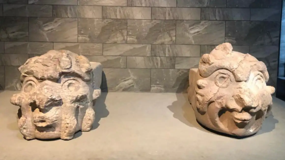 quelques sculptures dans un musée au Pérou