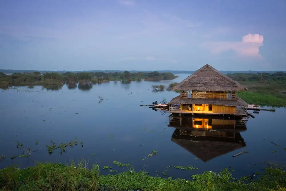Un lodge flottant en Amazonie