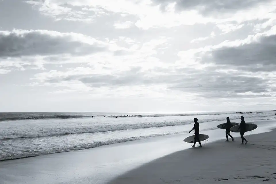 Surfer au Pérou à Playa Chicama