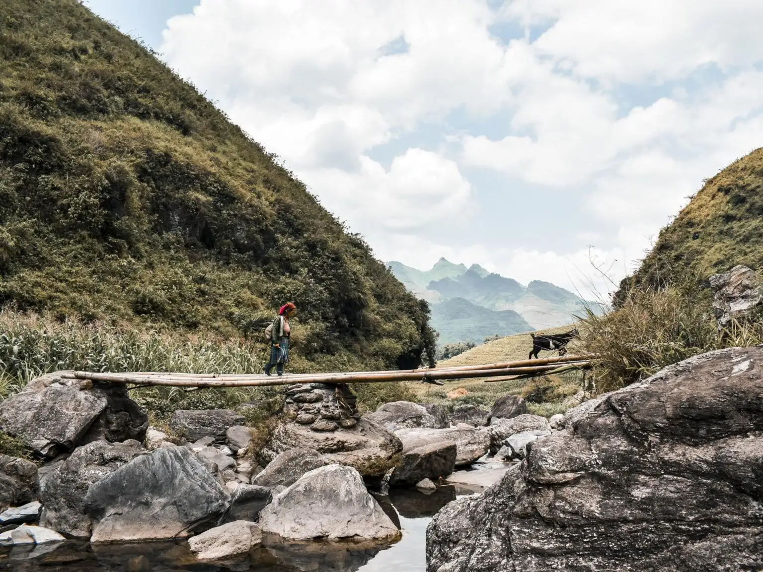 Habitants à la cascade de Départ le jour 5 sur la boucle Ha-Giang