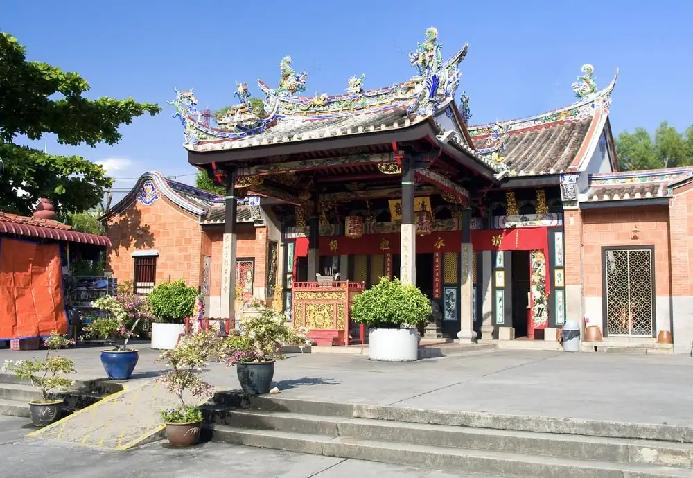 cây cầu gỗ bắc qua mặt nước màu ngọc lam ở công viên quốc gia penang một trong những nơi tốt nhất để ghé thăm ở penang