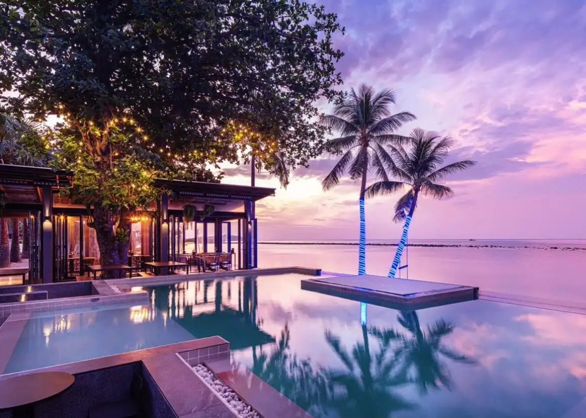 Bangalô à beira-mar na praia de Mae Nam, Koh Samui