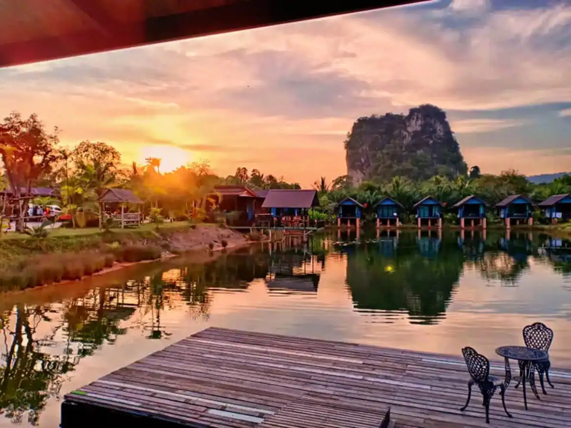 Bangalô no lago com vista insana