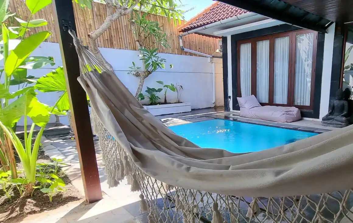 een traditioneel Balinees standbeeld in Denpasar, Bali, Indonesië