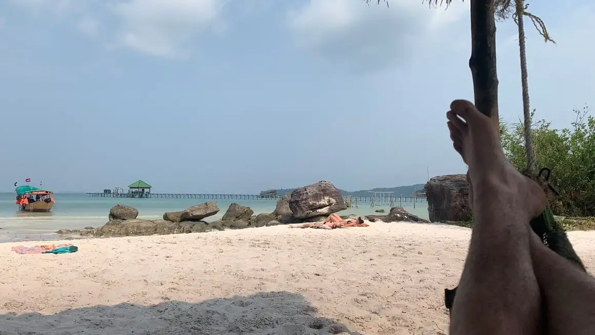 Koh Rong Samloem se détend les pieds dans un hamac