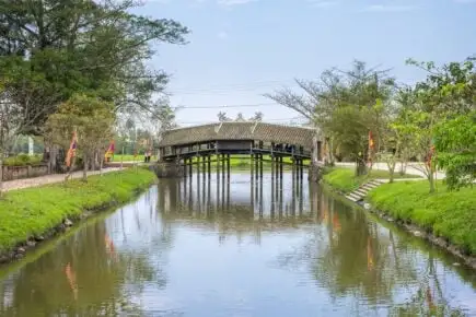 Shutterstock - Hue - Xuan Phu