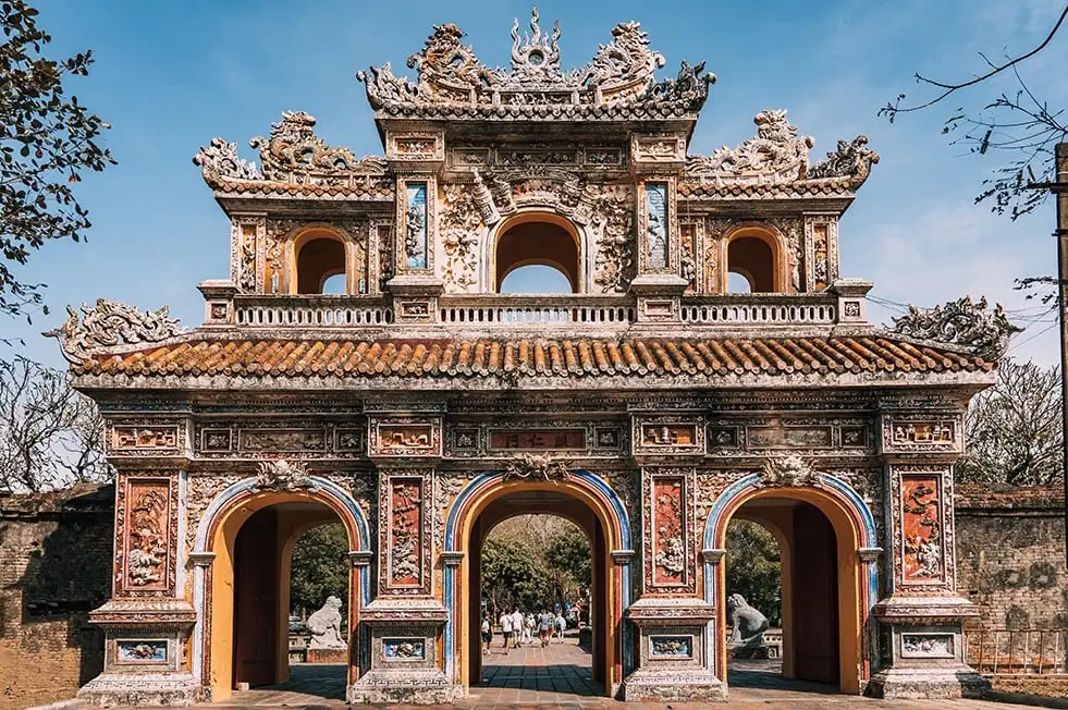 Une passerelle ornée au Vietnam