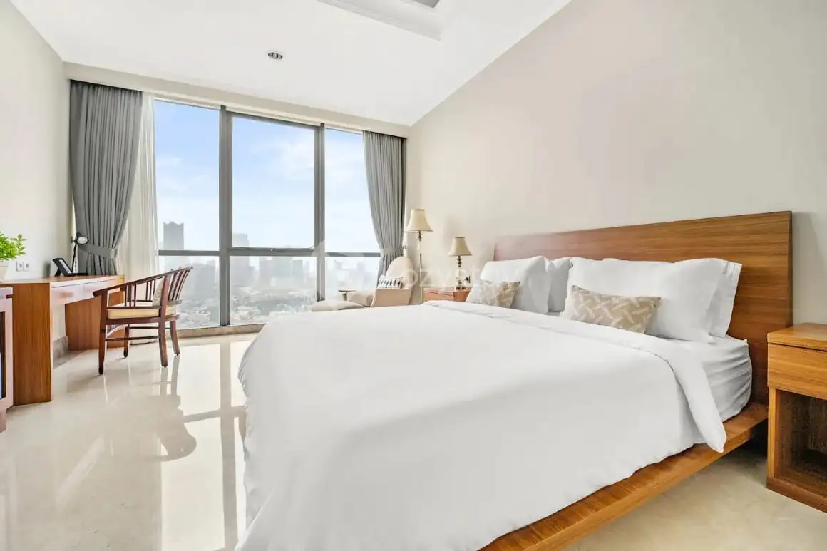 dobre osvetlený priestranný biely apartmán s úžasným výhľadom, Jakarta Indonézia