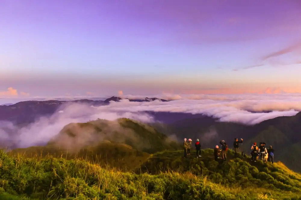 matahari terbit di puncak gunung pulag