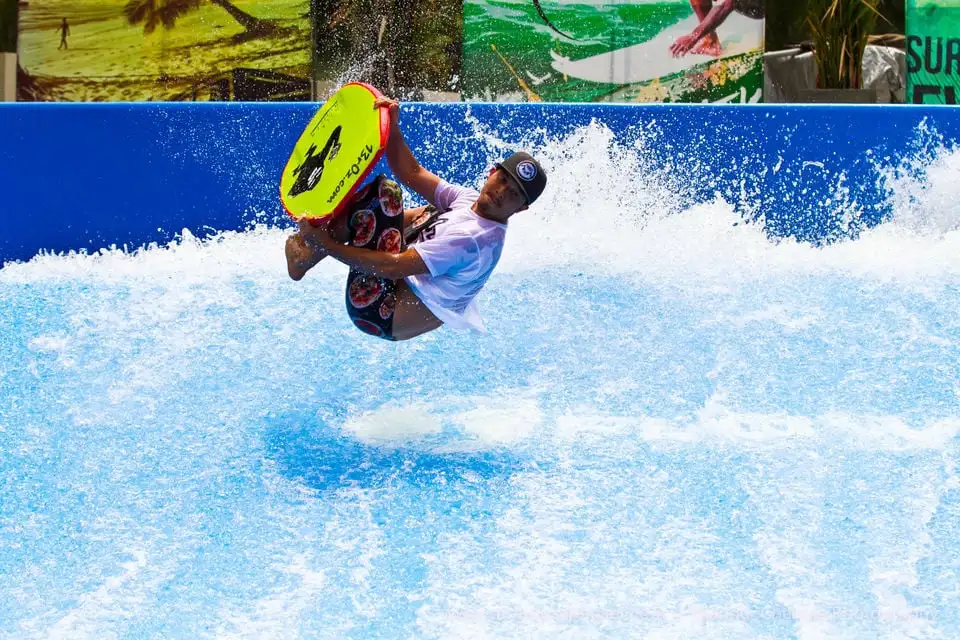 גלישה ב-FlowRider