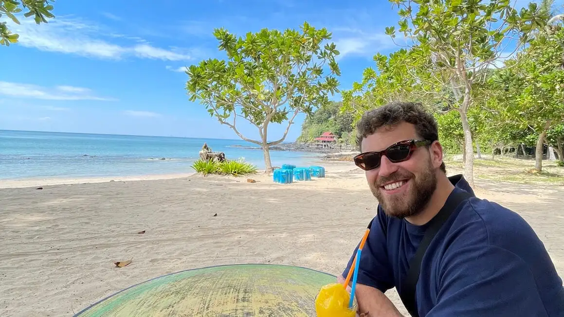 Dani na bela praia de Koh Lanta, Tailândia