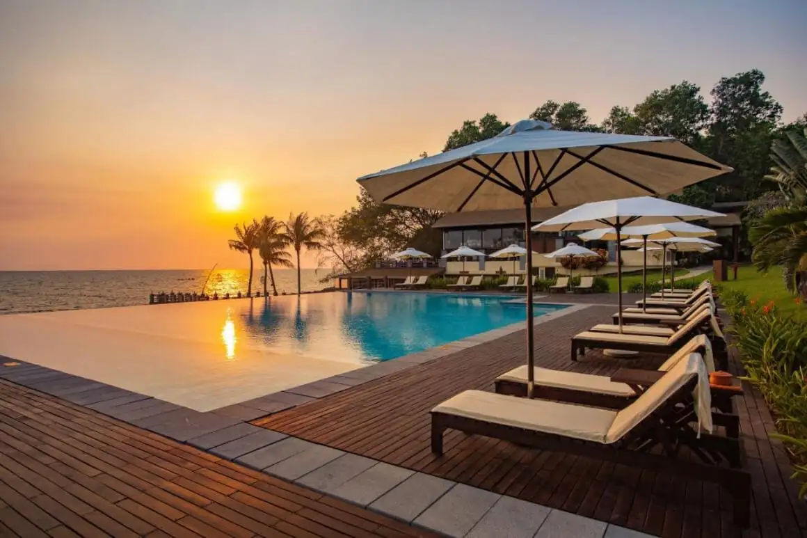 En stenig översikt över Khem Beach, Phu Quoc
