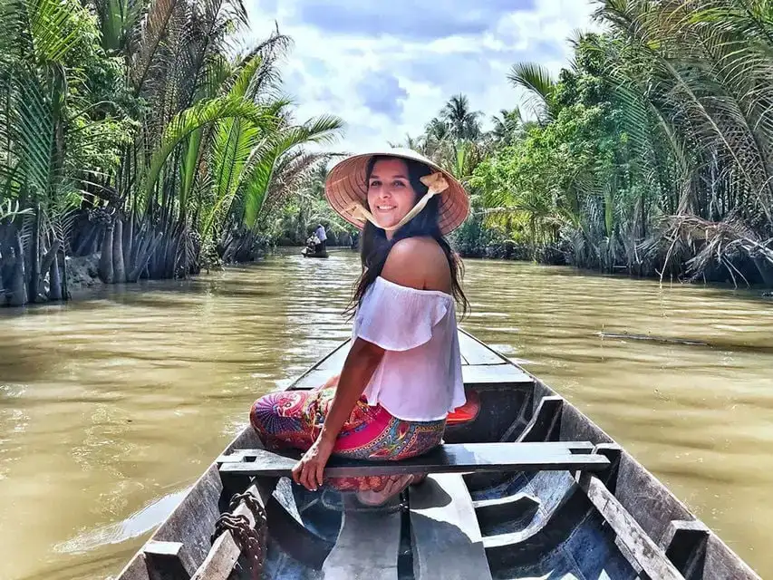 Delta du Mékong en petit groupe avec pagode Vinh Trang et bateau à rames