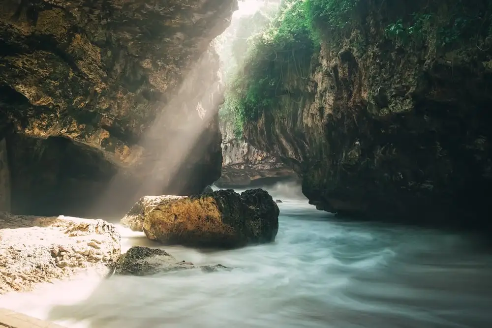 Grotte de la plage de Suluban Uluwatu