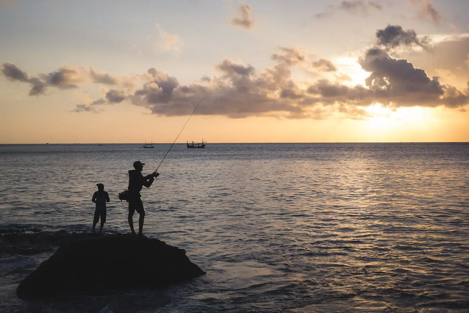 que faire à uluwatu au coucher du soleil sur la plage de Tengel Wangi
