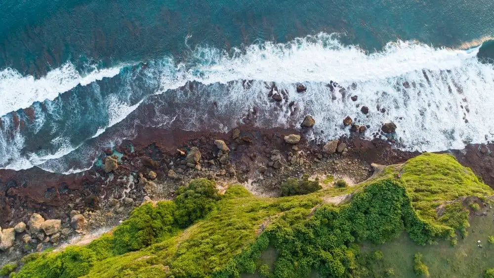tir de drone de la falaise de boma uluwatu