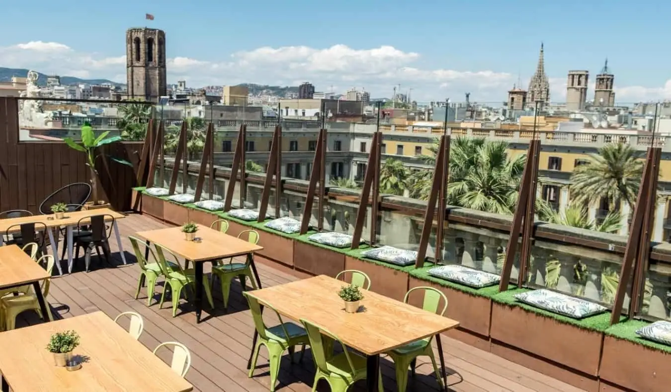 terrasse sur le toit avec vue sur Barcelone, Espagne à Kabul Hostel