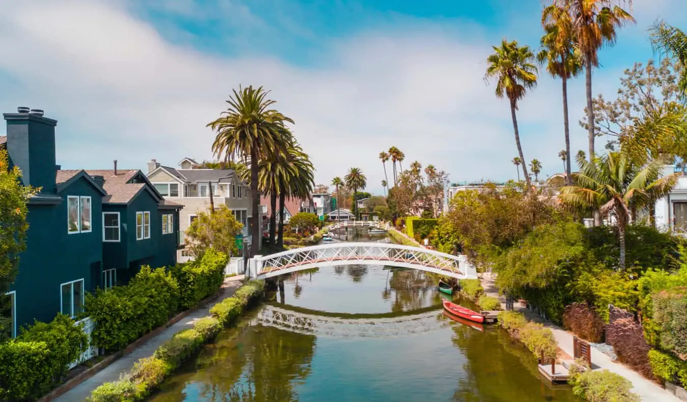Petites maisons avec beaucoup de jardins à Venice Beach, Los Angeles
