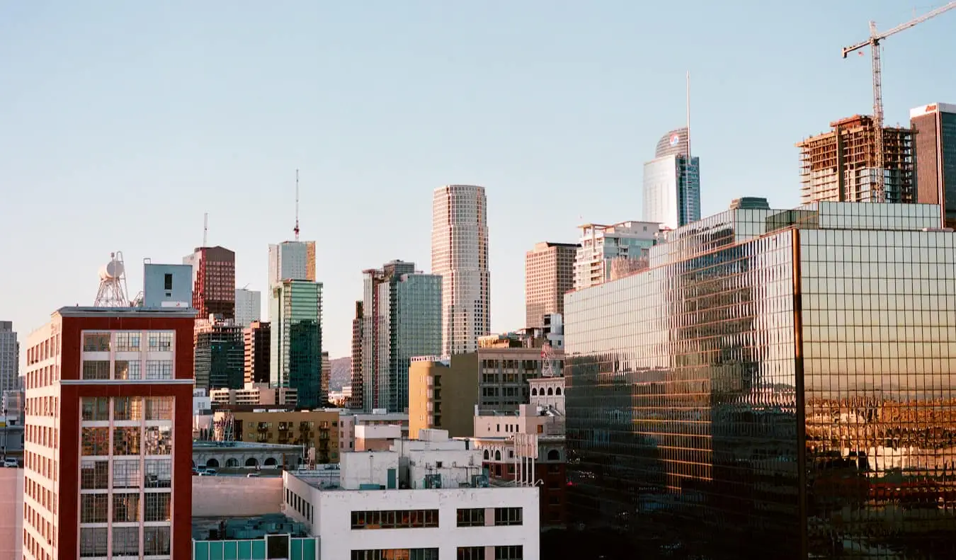 Les immeubles imposants du centre-ville de Los Angeles