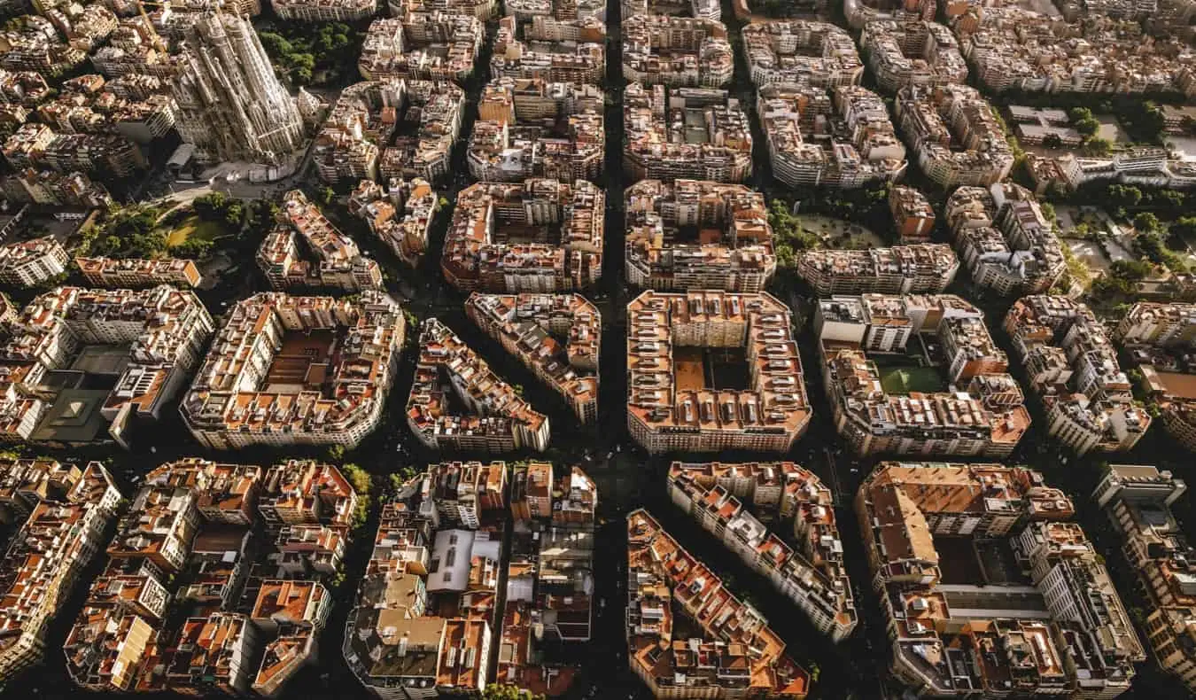 Uma vista panorâmica do bairro Eixample em Barcelona, ​​Espanha