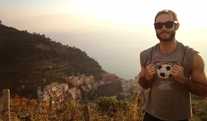 Scott randonnée dans la région des Cinque Terre en Italie