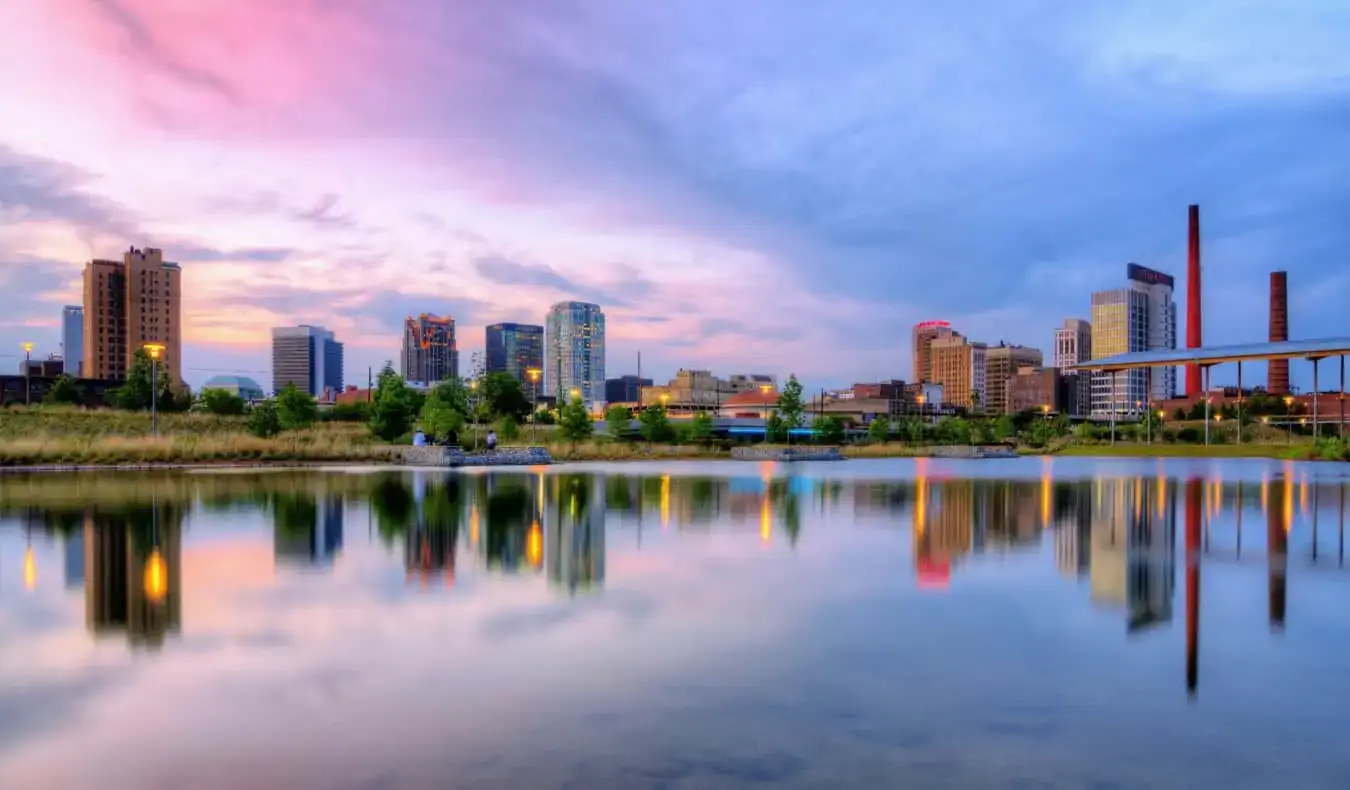 L'horizon de Birmingham, Alabama au coucher du soleil