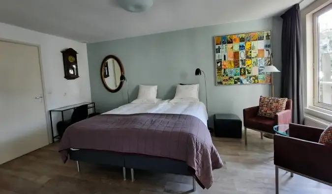 Vienkāršs viesu numurs ar divguļamo gultu viesnīcā Bed & Breakfast WestViolet Amsterdamā, Nīderlandē
