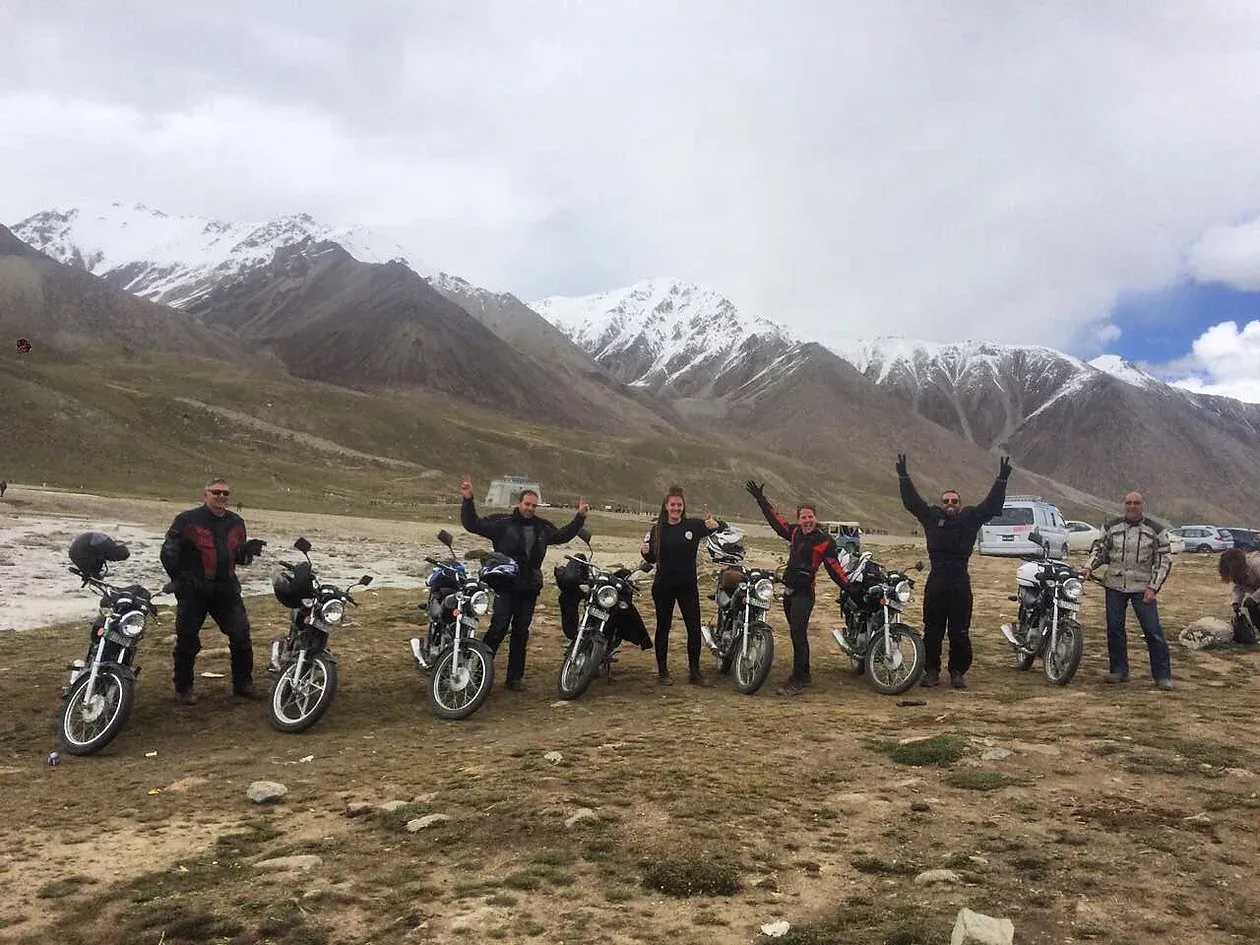 Ghidul ULTIMATE pentru călătoriile cu motocicleta în Pakistan (2025)