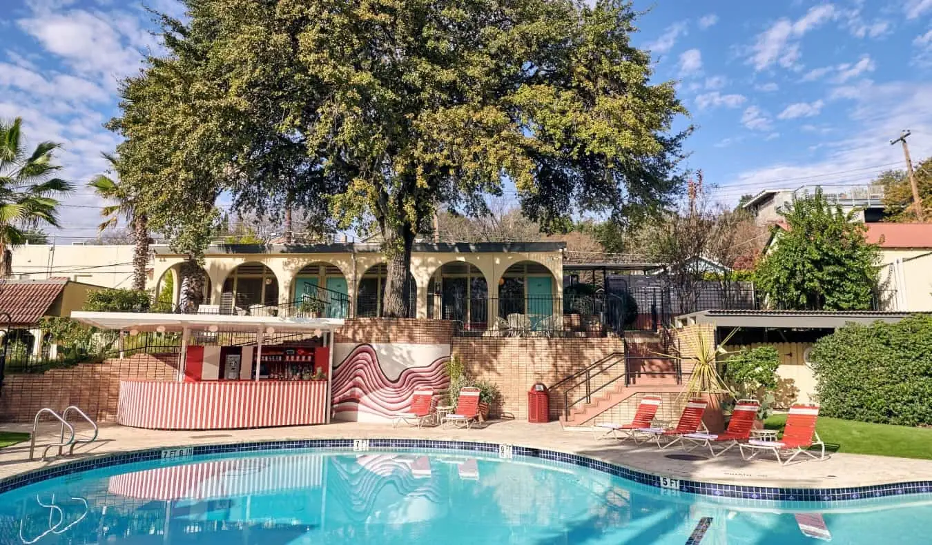 Bazén v Austin Motel v Austinu, Texas