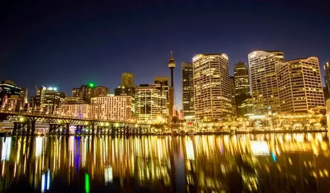 La vue imprenable sur Darling Harbour la nuit en Australie