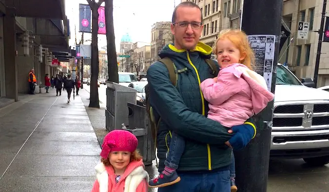 Keith saindo com sua família em Nova York