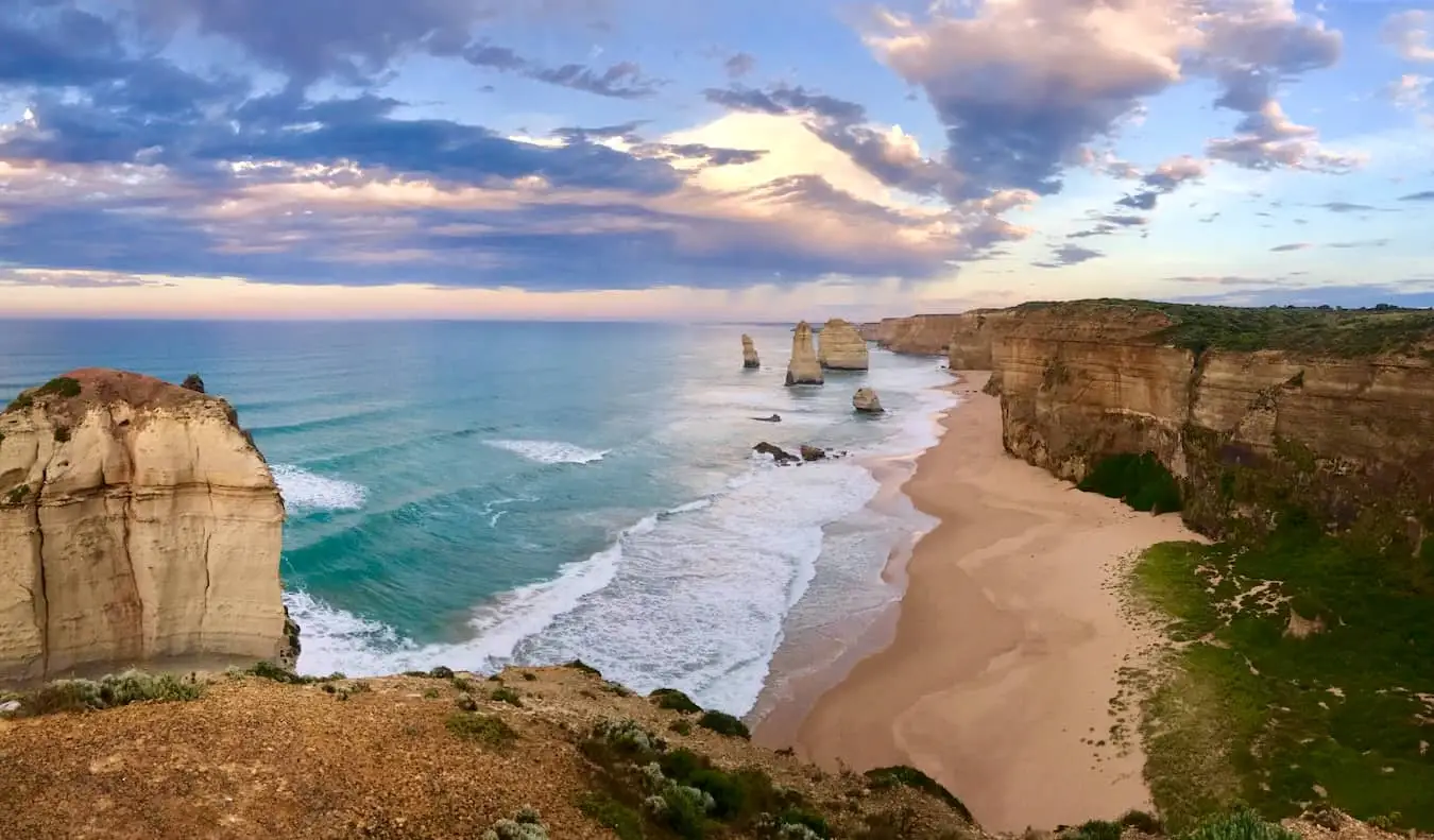 Les célèbres 12 apôtres près de Melbourne, en Australie, par une belle journée ensoleillée