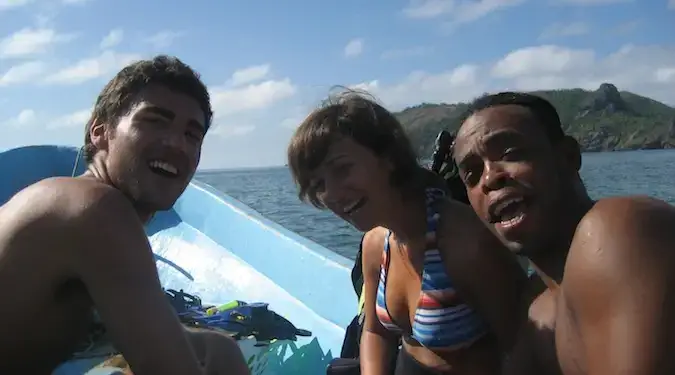 amigos em um barco