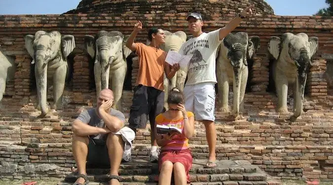 Nomadic Matt e amigos parecendo perdidos