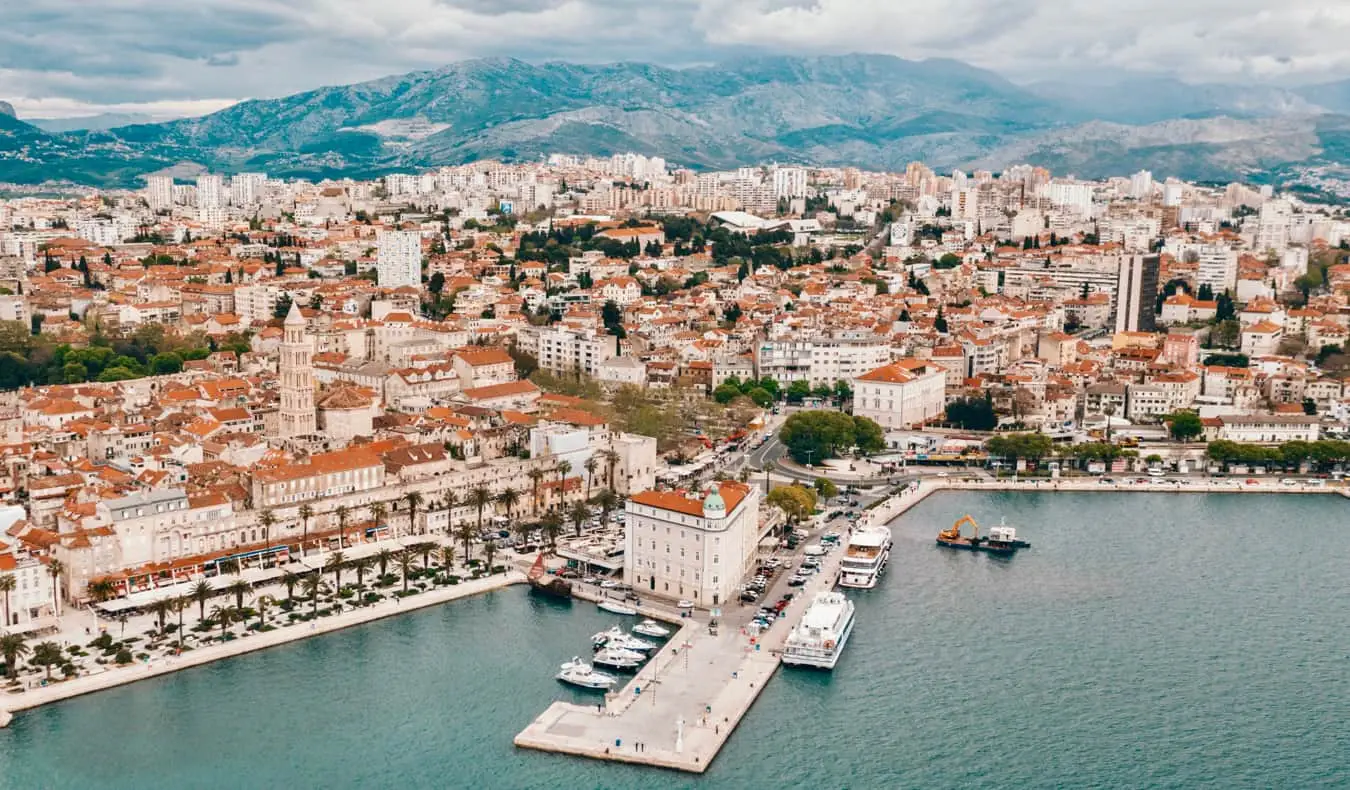 A pitoresca cidade litorânea de Split, Croácia