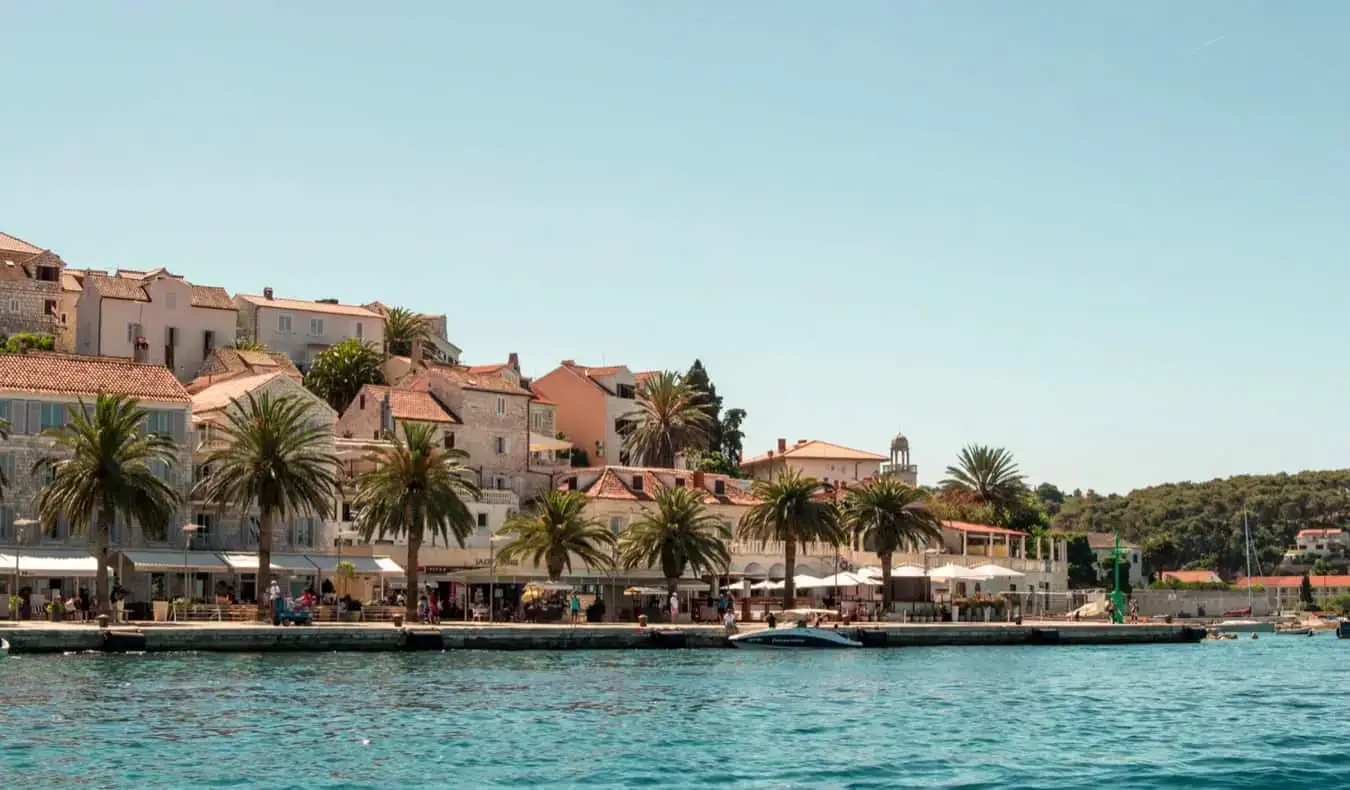 A popular ilha festiva de Hvar, Croácia
