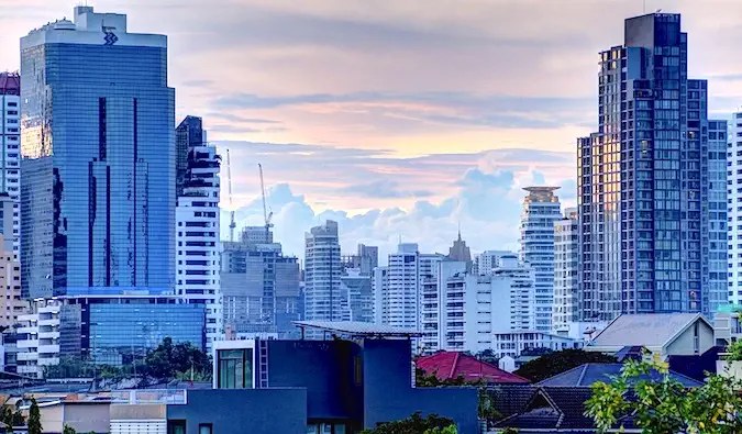Skyline de Bangkok par temps nuageux