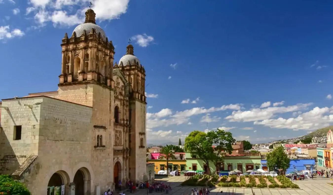 Una chiesa storica nella colorata Oaxaca, in Messico