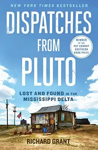 La couverture du livre Dépêches de Pluton : objets perdus et retrouvés dans le delta du Mississippi