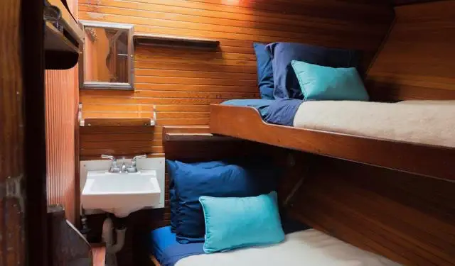 L'une des cabines confortables du Liberty Tall Ship à Boston