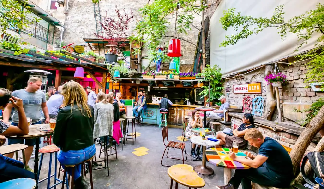 Các quán bar đổ nát tốt nhất của Budapest
